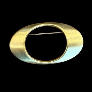 Vinage Anne Klein Brooch Matte Gold Tone Geometric Oval Shape Signed